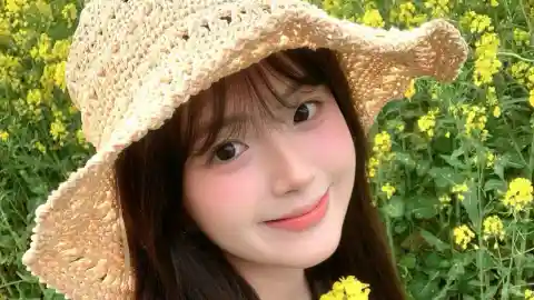 男孩进店拿饮料就跑